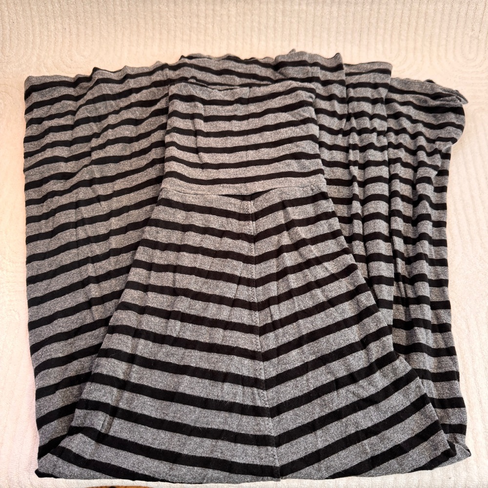 GAP maxi skirt Black and Gray Striped A-Line full stretch size small